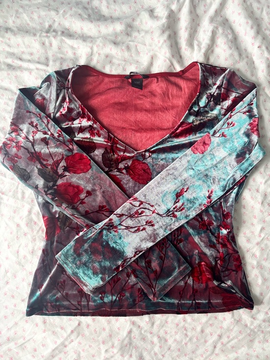Moda International Tops - vintage floral velvet long sleeve